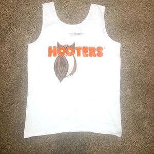 Hooters tank small never worn